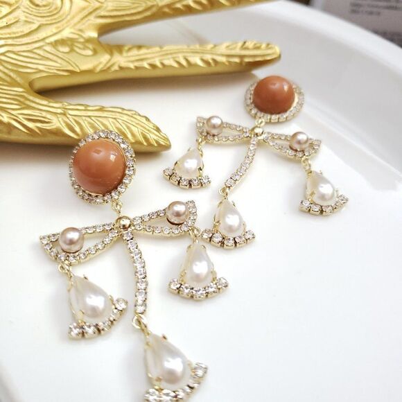 New! Selena Pearls Bar Post Earrings - Picture 4 of 14